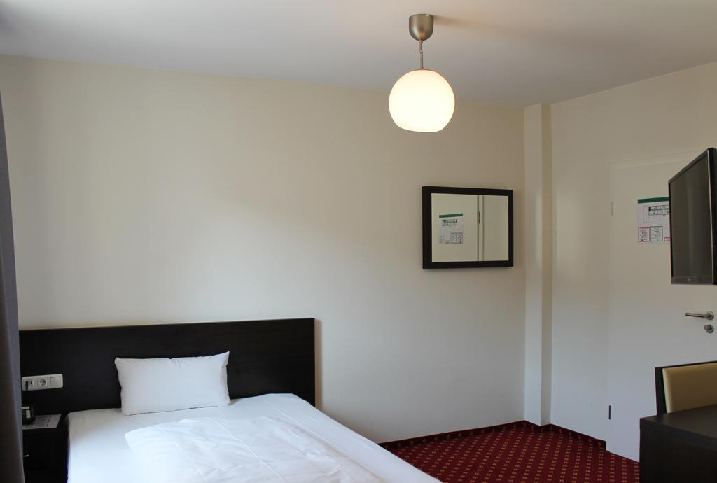אופנבאך Aariana Hotel מראה חיצוני תמונה